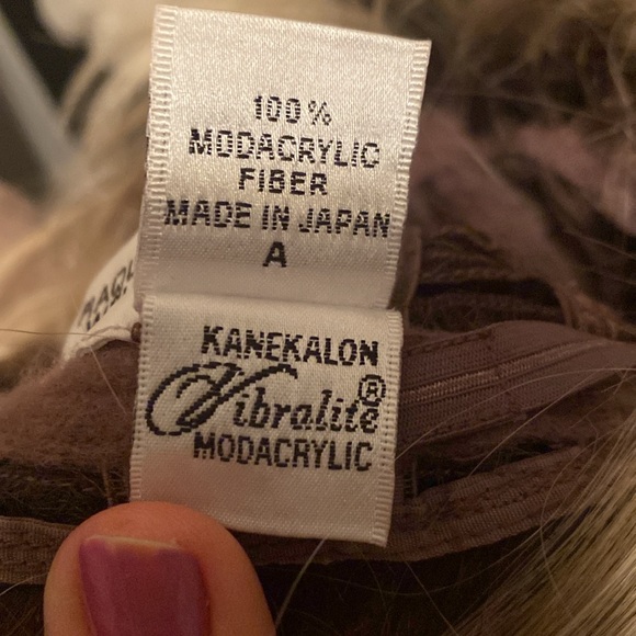 Raquel Welch wig, Vibralite - Picture 12 of 14